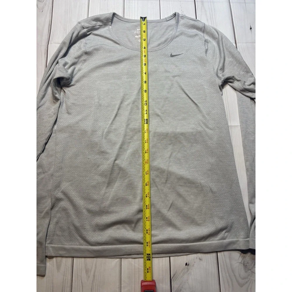 Women's Nike Dri Fit Light Grey Long Sleeve Shirt Thumb Hole Medium